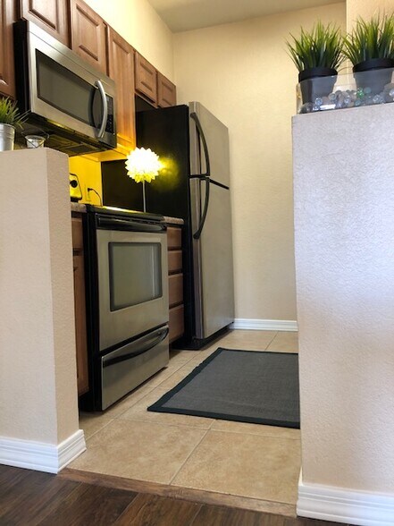 Building Photo - 1745 E Glenn St