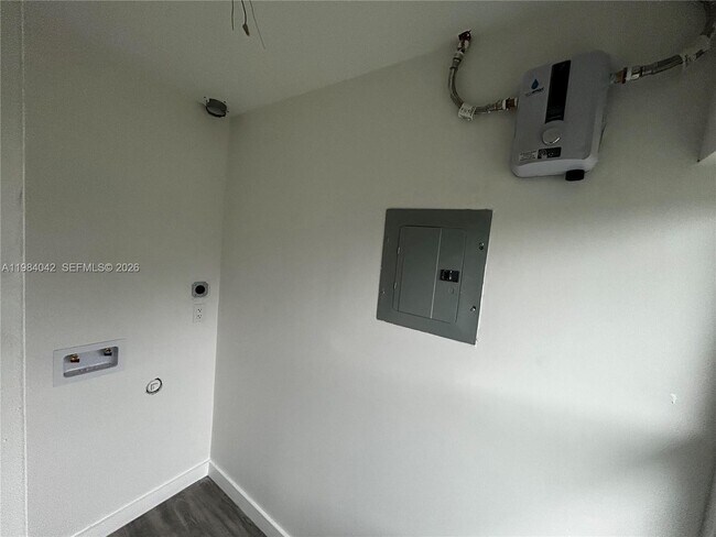 Building Photo - 4429 SW 21st St