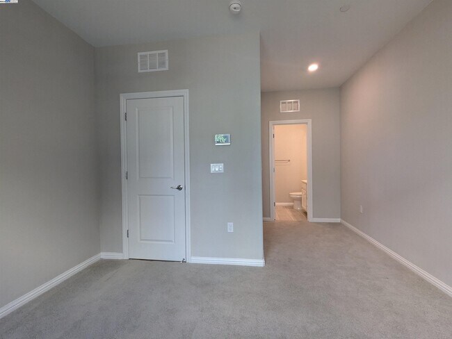 Building Photo - 5840 Virtual Ln