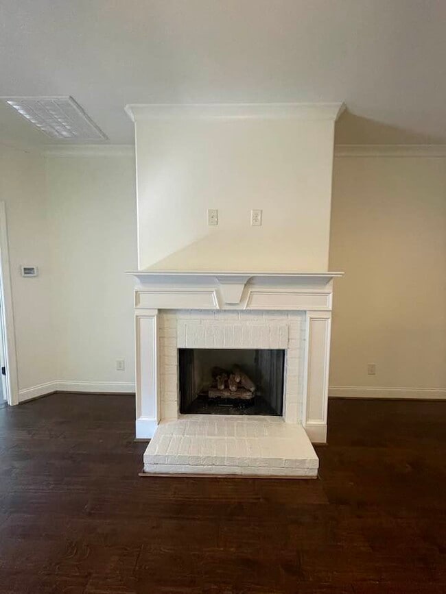 Building Photo - 4005 Lenox Rd