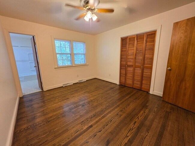 Building Photo - 318 Jasper Ln