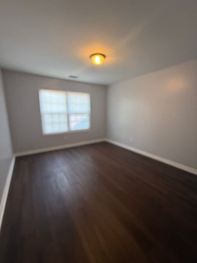 Building Photo - 733 Vanguard Pl