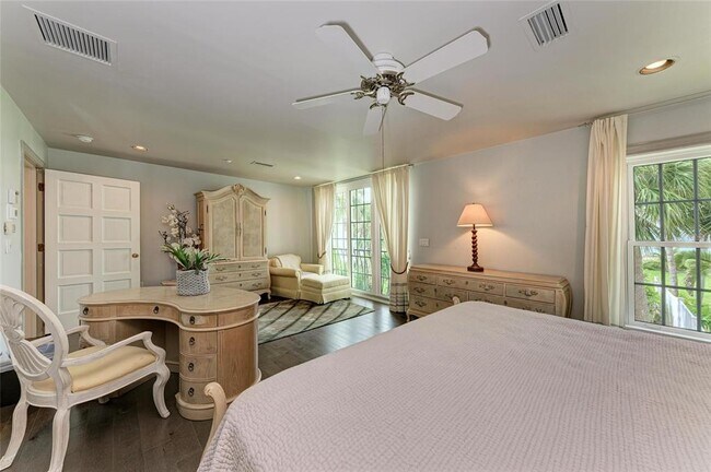 Building Photo - 4473 Gulf of Mexico Dr