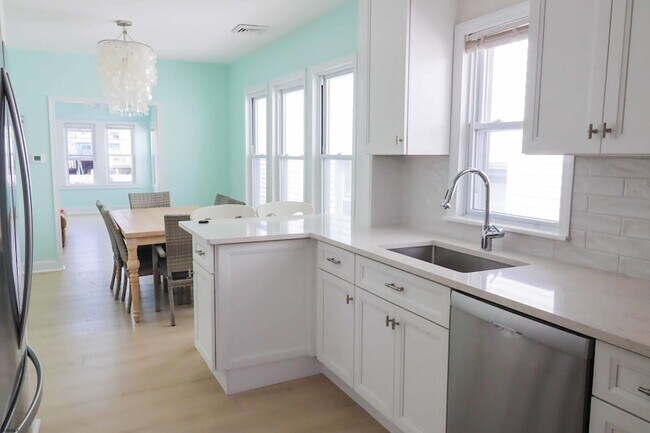 Building Photo - 129 N Derby Ave