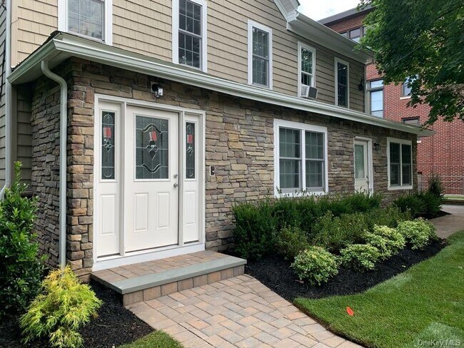 Building Photo - 11 Prospect St