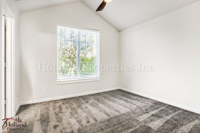 Building Photo - 16028 SW Gage Ln