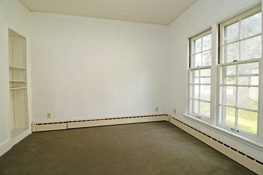 Building Photo - 815 5th Ave S