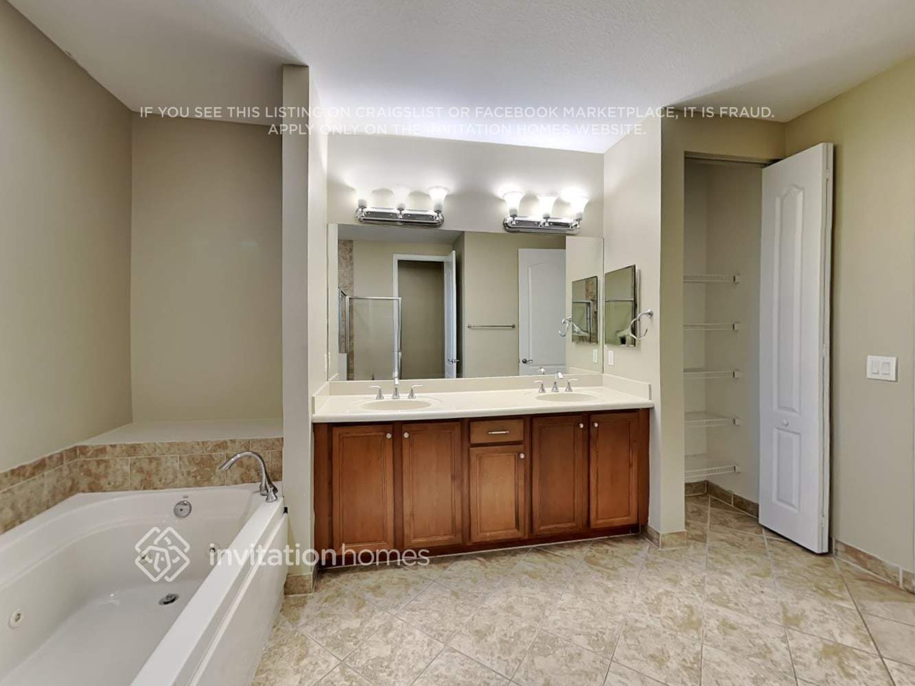 Building Photo - 2842 SW 81st Ave