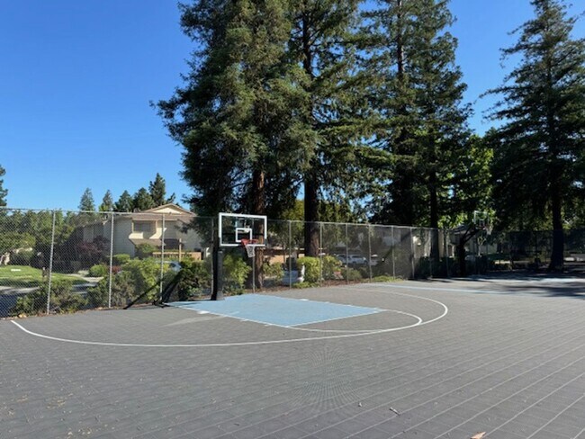 Building Photo - Gorgeous Walnut Creek Townhome 2 bedroom, 2.5 bath with 1 car garage in Sunset Park