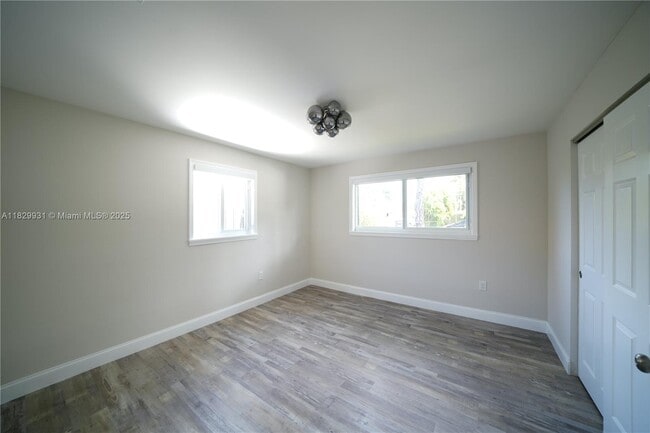 Building Photo - 2573 Conroy Dr