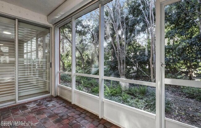 Building Photo - 156 Hidden Palms Ln