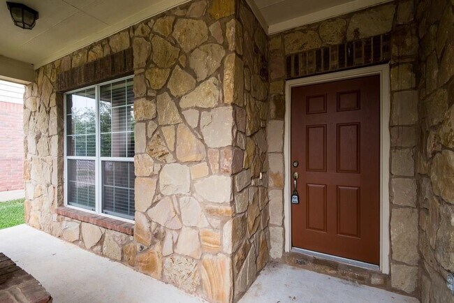 Building Photo - 14821 Fernhill Dr