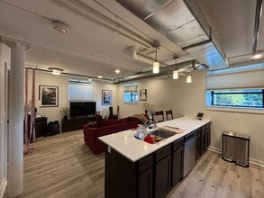 Building Photo - 487 Nott St