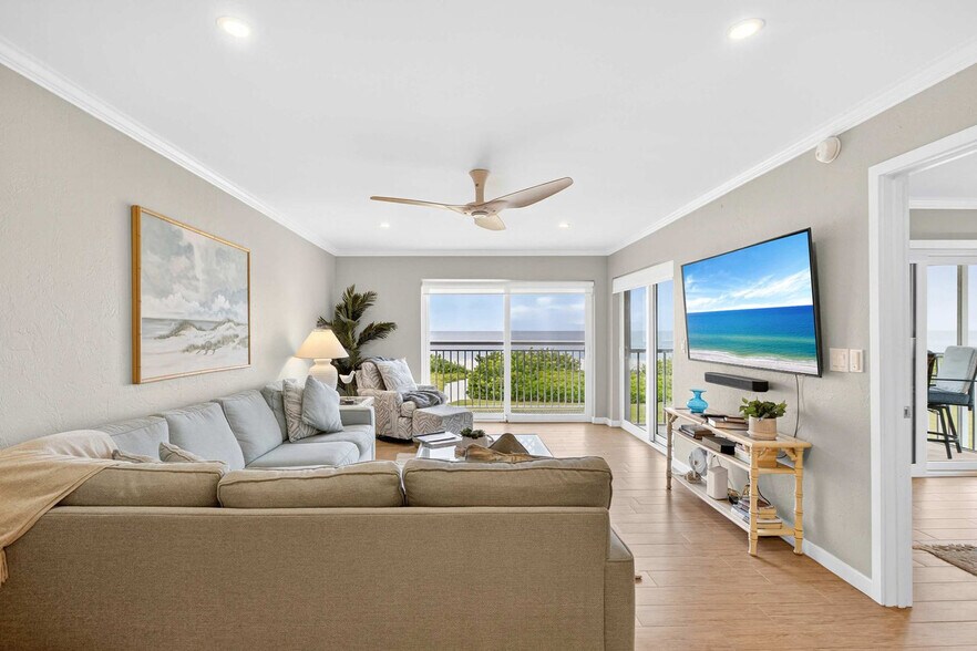 Building Photo - 5201 Gulf of Mexico Dr