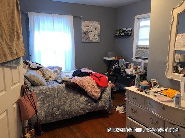 Building Photo - 40 Hillside St