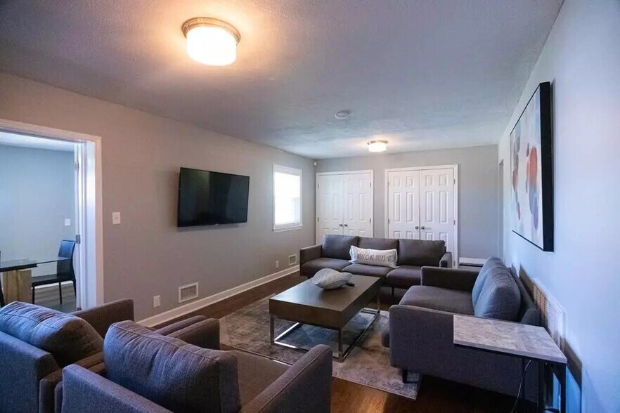 Building Photo - 614 Camellia St NE