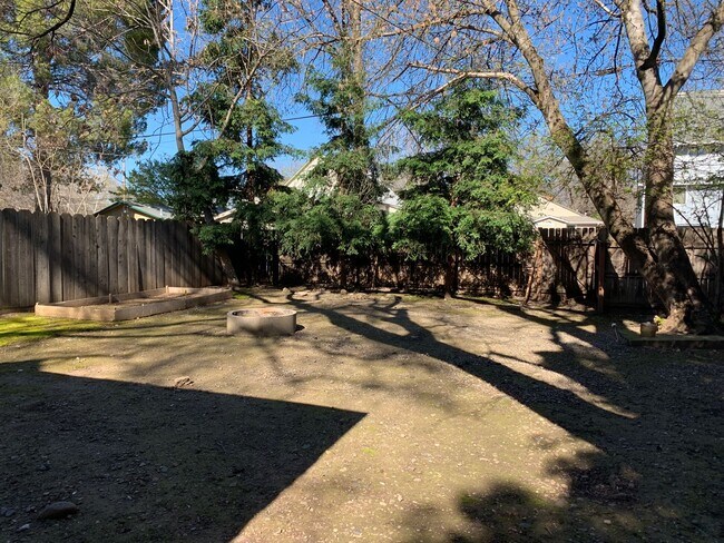 Building Photo - Cute Chico Charmer/Close to downtown and CSUC