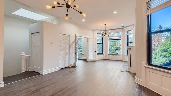 Building Photo - 4053 N Greenview Ave