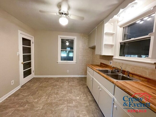 Building Photo - 4 Bedroom Rural Ranch