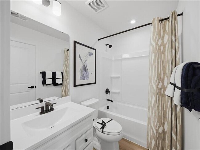 Building Photo - 201 Yellowwood Ct