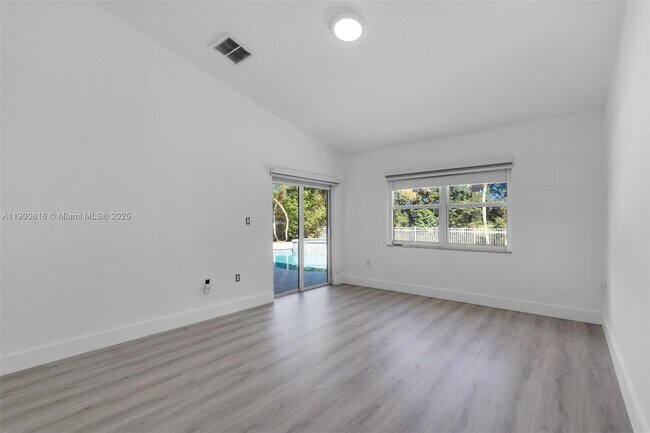 Building Photo - 425 SW 198th Terrace