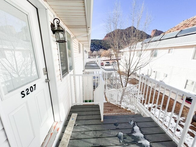 Building Photo - S207 Renovated Studio Apartment! Utilities Included!