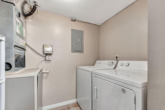 Building Photo - 3531 Tall Pine Way