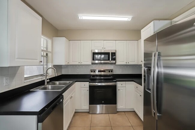 Building Photo - 110 Circle Hill Dr