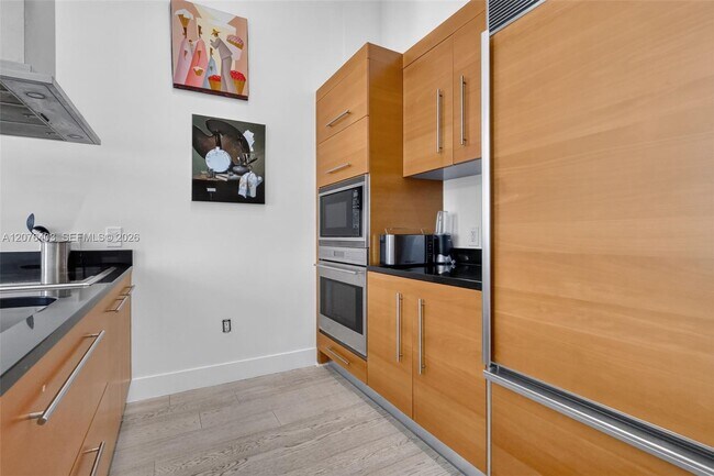 Building Photo - 485 Brickell Ave