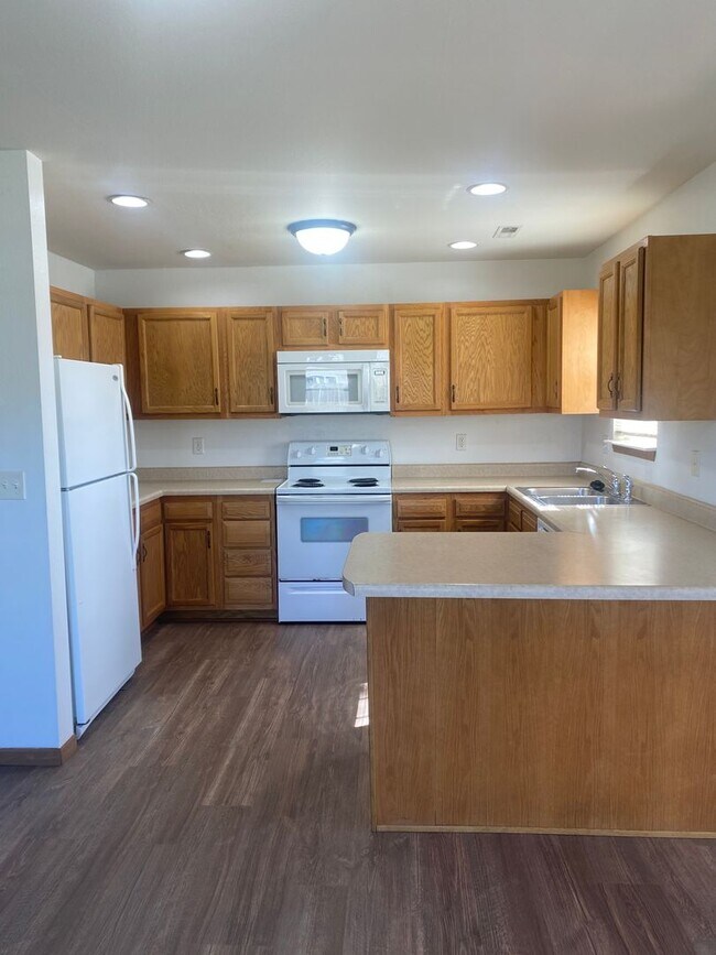 Building Photo - 16830 Huntington Ln