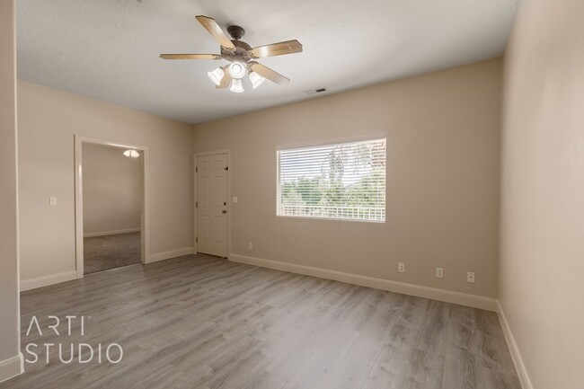 Building Photo - Newly Remodeled 3 Bedroom, 2 Bathroom Upst...