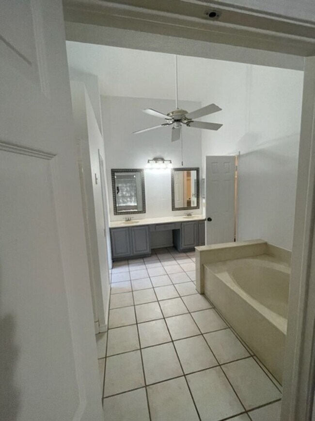 Building Photo - Coming Soon! Beautiful 4 Bed 2 Bath in Sto...