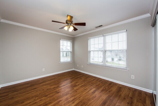 Building Photo - Great 3BD/2.5BA Home in Desirable Highland Creek!
