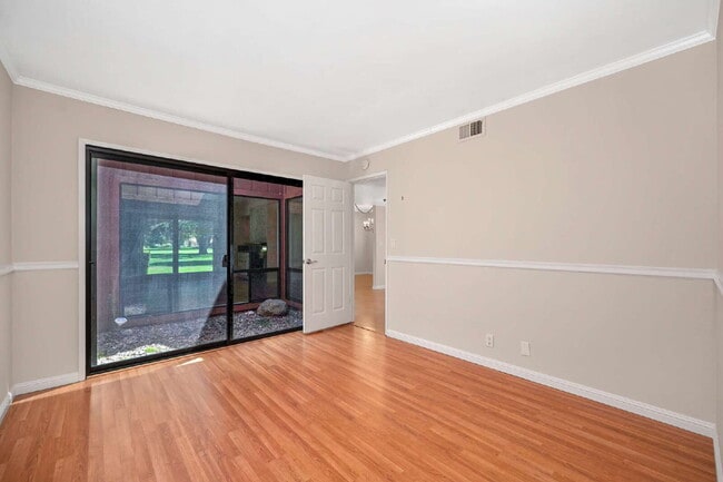Building Photo - Fabulous condominium home on 6th Fairway of El Macero Country Club.