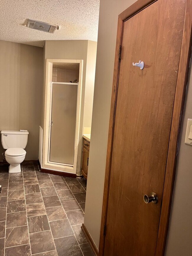 Building Photo - 1105 E 23rd St