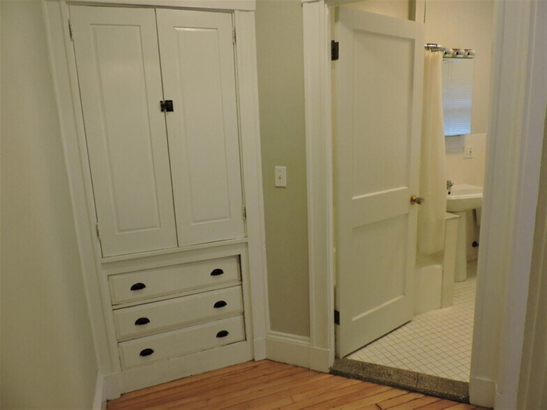 Building Photo - 11 Story St