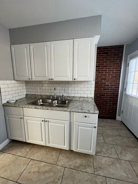 Building Photo - 212 Beacon Hill Ct