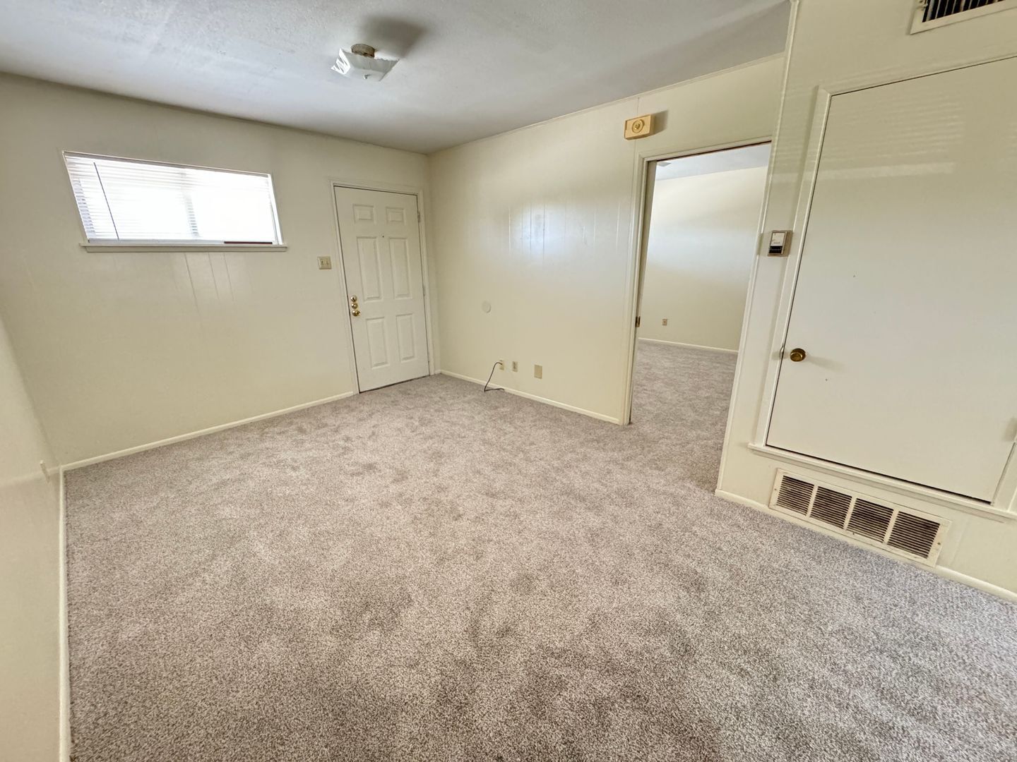 Building Photo - 808 Safady Ave