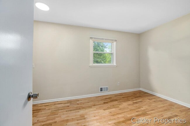 Building Photo - 6679 Egan Ave SE