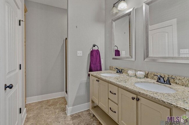 Building Photo - 40477 Sage Field Ct