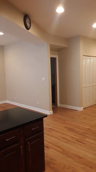 Building Photo - 3439 W Belle Plaine Ave