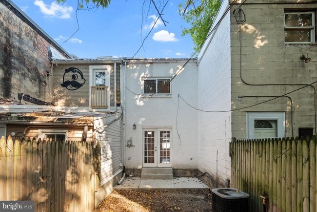 Building Photo - 1004 South Paca St