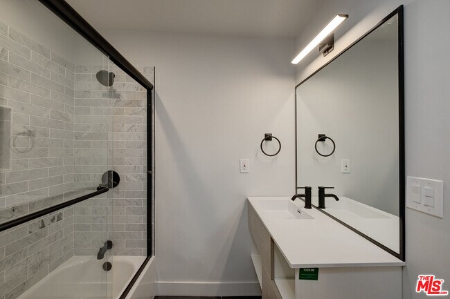 Building Photo - 4320 Finley Ave