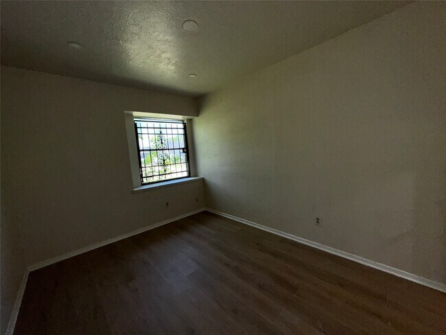 Building Photo - 12815 Segrest Dr