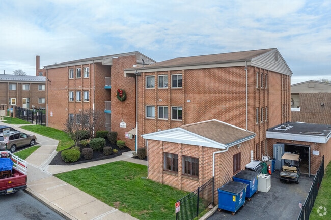 Building Photo - Duke Manor Apartments