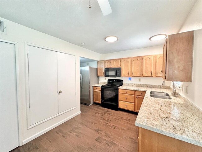 Building Photo - 10118 Spotted Horse Dr