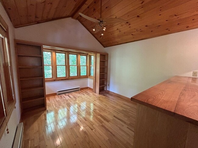 Building Photo - East AVL - Beautiful Zen Garden Apt with Sauna!