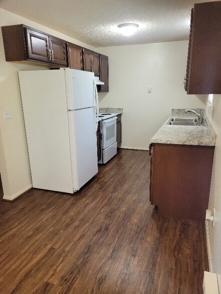 Building Photo - 228 Glenda Dr