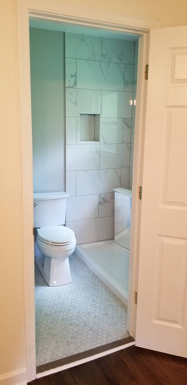 Building Photo - 1620 Riverside Dr