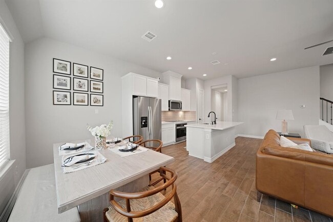 Building Photo - 1505 Canter Bayou Way